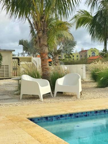 Large Luxury apartment on Palm Beach