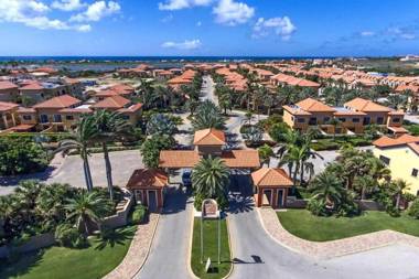 NICE HOUSE WITH PRIVATE POOL IN GOLD COAST