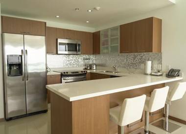 Stunning apartment with sea views