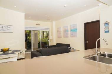 Elegant apartment in eagle beach levent