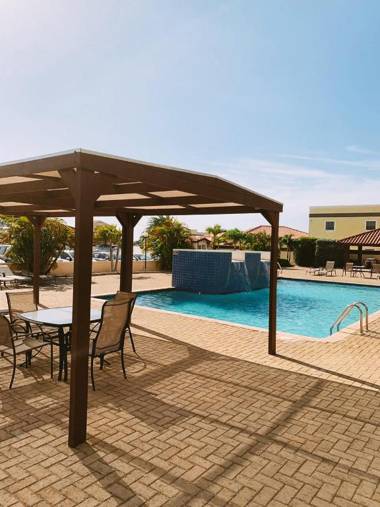 Aruba Breeze Condo Resort - Steps Away from Eagle Beach