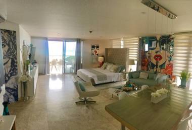 Modern Loft eagle Beach oasis Condo