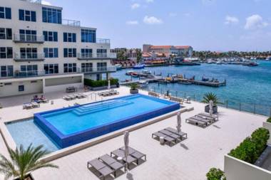 Stylish luxury condo central location ocean view pool gym