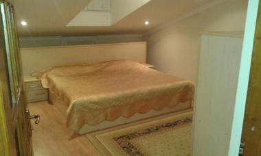 Neftiannikov Avenue Apartment