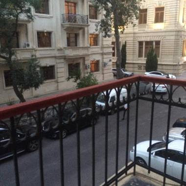 Azneft Square Deluxe Apartment