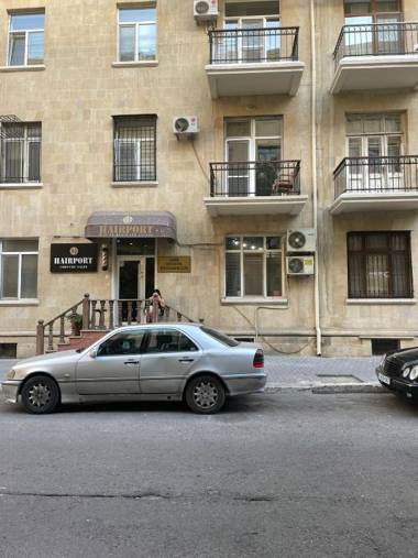 Azneft Square Deluxe Apartment