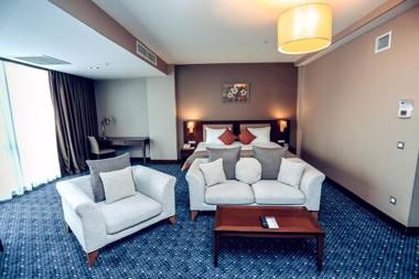 Parkside Hotel & Apartments