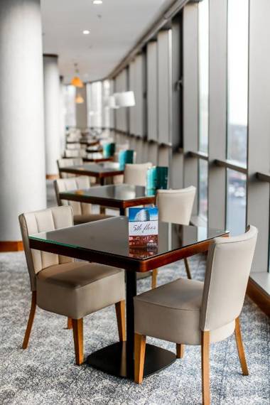 Parkside Hotel & Apartments