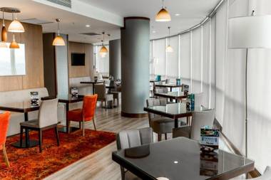 Parkside Hotel & Apartments