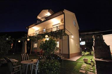 Apartments Lovori-Lorbe