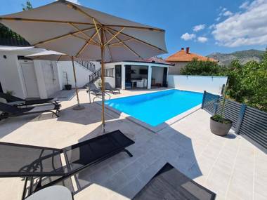 Studio apartmani Milović