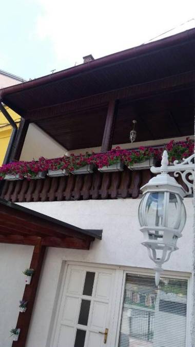 Aladin and Arabella Apartments