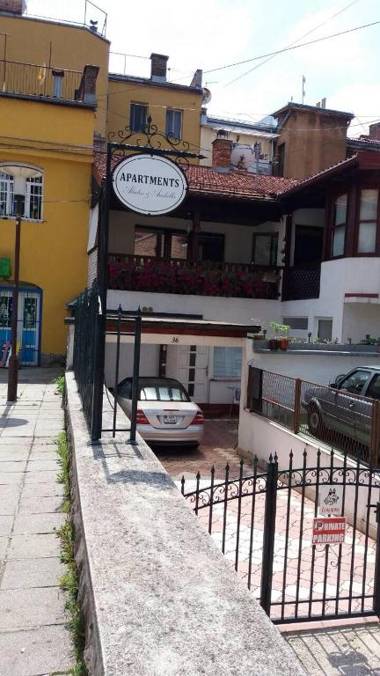 Aladin and Arabella Apartments