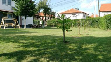 Green Garden Apartment