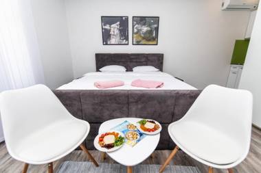 150sqm Apartment with 4 units! GREAT FOR GROUPS