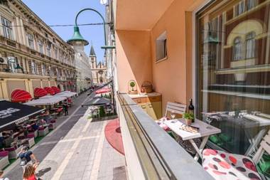 Cute&Cozy Studio with Cathedral View-Excellent Location