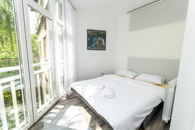 Modern Apartment in the Heart of the City Center!