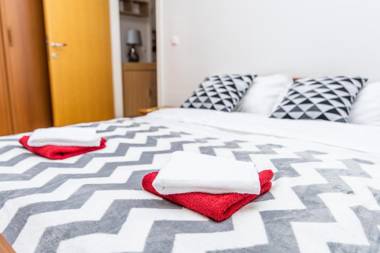 Modern 2BDR apartment in the center- FREE PARKING