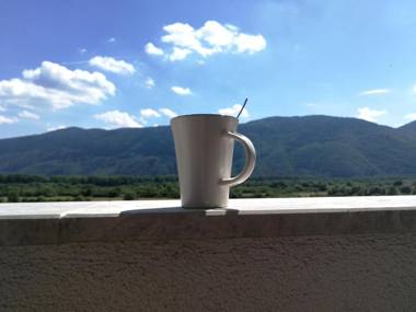 Krasan stan u naselju Lužani :sa predivnim pogledom na Igman i Veliku aleju