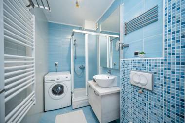 Bright 1BDR Apartment in the City Center