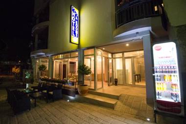 Hotel & Rooms Lombrelle