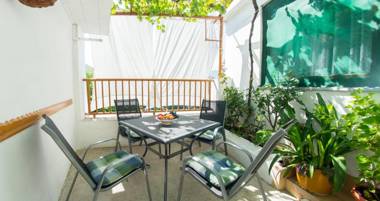 Old Bridge Terrace Apartment