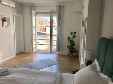 Happy Studio Apartment