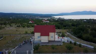 Blue Lake Luxury Apartment & Rooms