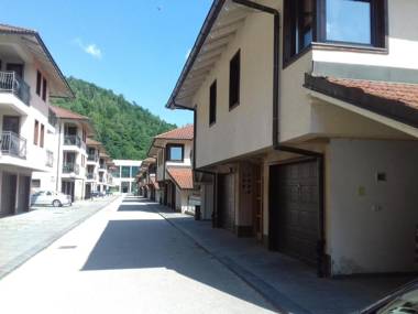 Linden Tree Apartment