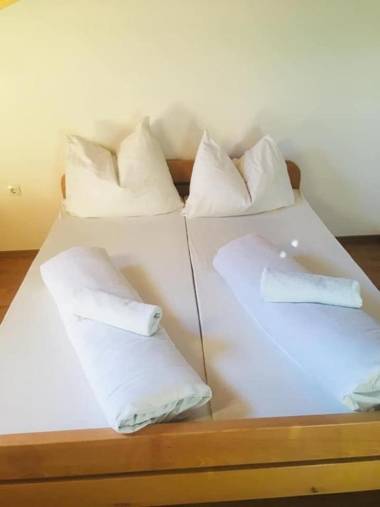 OMLADINSKI HOTEL ROSTOVO