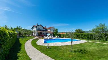 Frida Luxury Beachfront villa