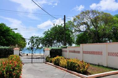 Welcome to the unpretentious and breezy Graceville steps away from the beach