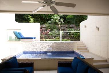 Luxury 3-Bed Villa St James near Beach & Gym
