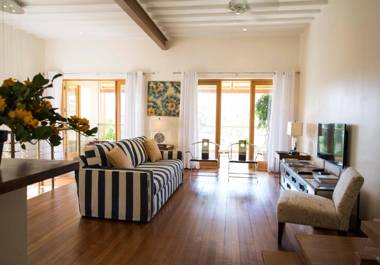 Luxury 3-Bed Villa St James near Beach & Gym