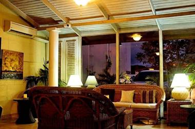 Tropical Sunset Beach Apartment Hotel