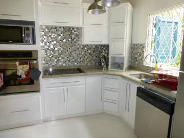 Rockley Golf Club 2 bed 2 bath Pool Tennis Golf Bar & Restaurant!