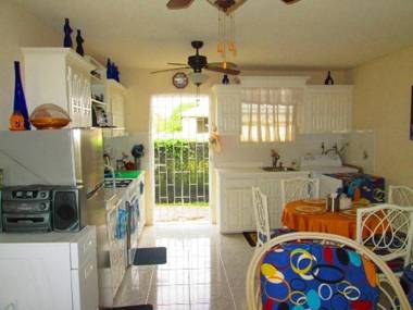 Private Apartment Close to Beach & Nightlife