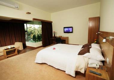 Richmond Hotel & Suites