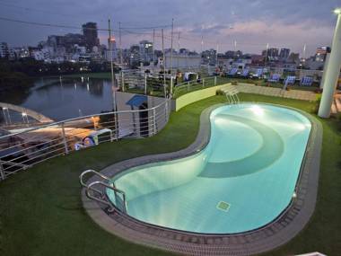 Lakeshore Hotel And Apartments