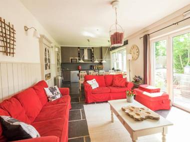 Charming holiday home along the Meuse with outdoor swimming pool