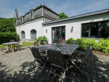 Charming holiday home along the Meuse with outdoor swimming pool