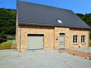 Modern Holiday Home in Hastiere near Forest