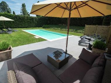 Stylish Mansion in Hastière with Swimming Pool