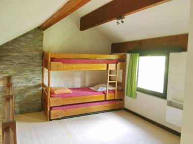 Nicely furnished bungalow with a fireplace near the Maas