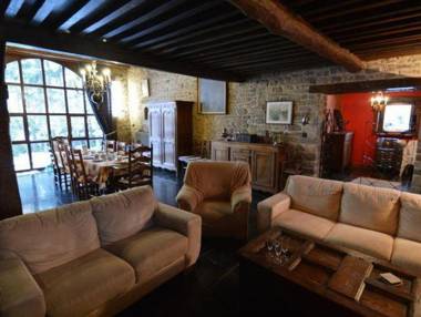 Charming Holiday Home in Halleux with Garden