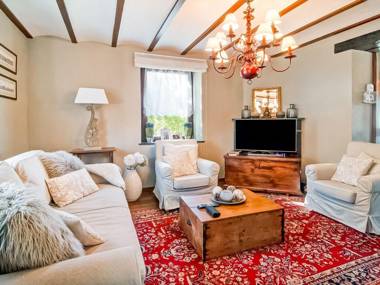 Luring Holiday Home in Lierneux with Garden