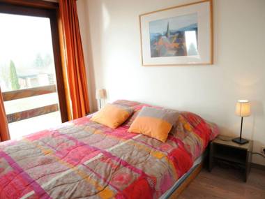 Family home in stunning setting with outdoor swimming pool and large garden