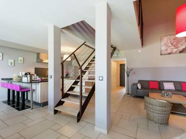 Magnificent character cottage with hot tub near Marche-en-Famenne