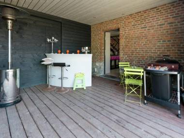 Magnificent character cottage with hot tub near Marche-en-Famenne