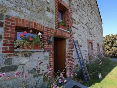 Ecologically renovated former farmhouse in the middle of a adorned village.